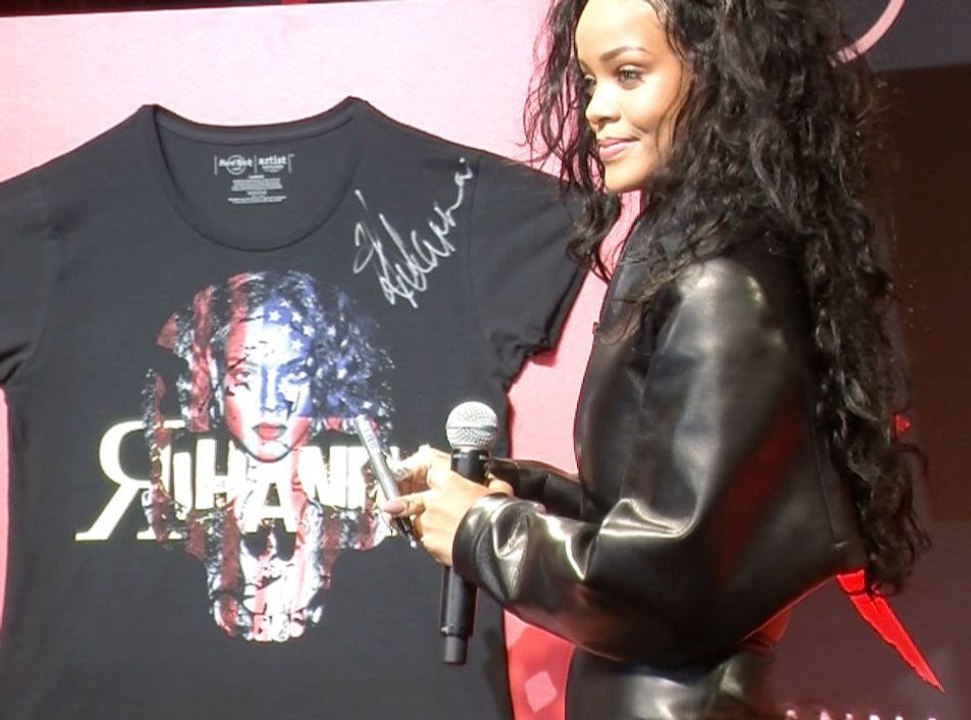 Exclu Vidéo : La conférence de presse de Rihanna au Hard Rock comme si vous y étiez !