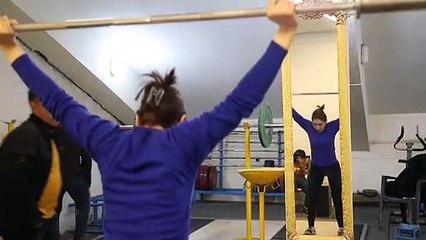 ثلاث شقيقات كرديات يبرزن في عالم رفع الأثقال ويحققن انتصارات