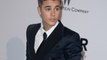 Exclu Vidéo : Justin Bieber trop craquant en costume pour l'amfAR gala à Cannes !