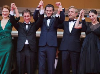 Exclu vidéo : L'équipe du film "Saint Laurent" sur le tapis rouge à Cannes
