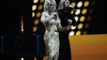 Kelly Clarkson pays tribute to Dolly Parton at ACMs