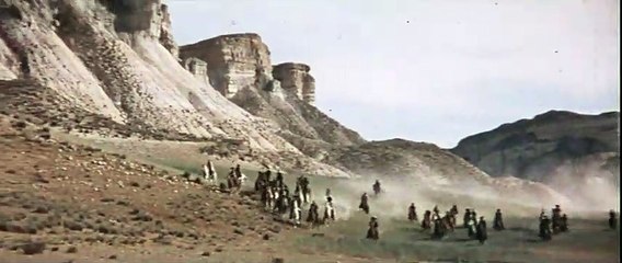 An seinen Stiefeln klebte Blut Trailer OV