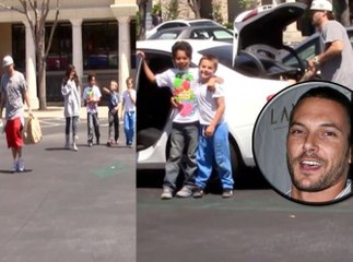 Exclu Vidéo : Découvrez l'ex de Britney Spears, Kevin Ferderline en véritable papa poule avec ses enfants !