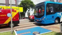 Carro e ônibus do transporte coletivo se envolvem em acidente no Centro