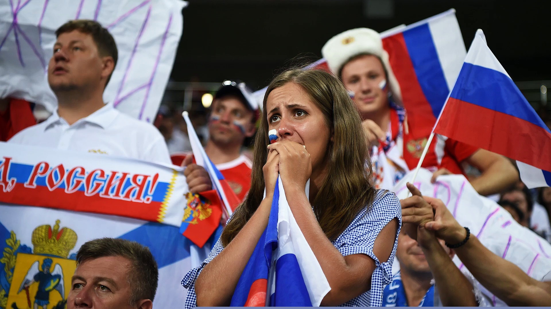 Breaking News - UEFA and FIFA suspend Russia's teams