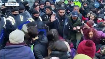 İstiklal Caddesi'ne Geçmek İsteyen Kadınlara Polis Engeli