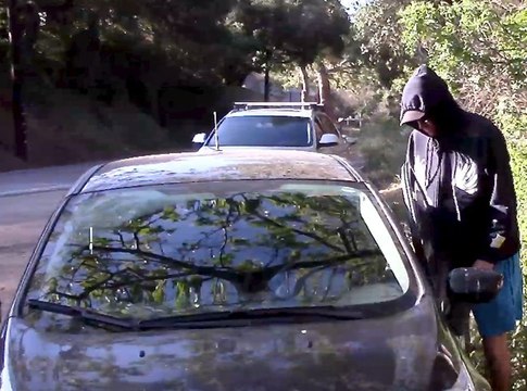 Vidéo : Bruce Jenner : trop honte de ses implants mammaires ?