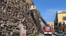 Palermo - Cadono calcinacci da Palazzo Reale, intervengono Vigili del Fuoco (08.03.22)