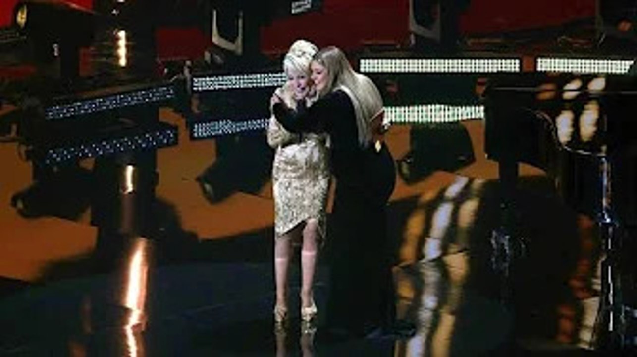 ACM Awards 2022: Kelly Clarkson Honors Dolly Parton With Flawless 'I Will Always Love You' Cover