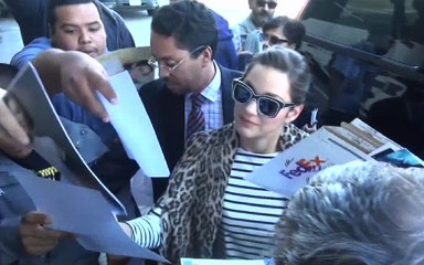 Vidéo : Marion Cotillard, surprise par l'accueil qu'elle reçoit à LA