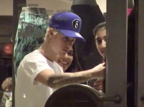 Vidéo : Justin Bieber pose avec des fans au Niketown de Los Angeles