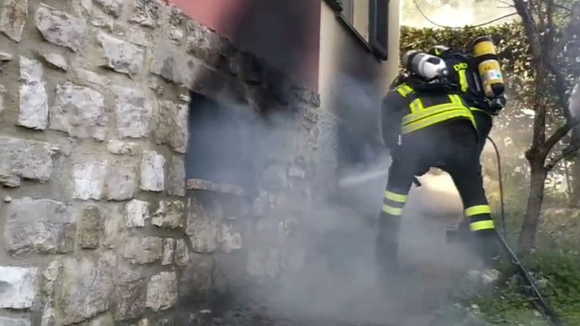 Narni (TR) - Incendio in seminterrato, evacuata palazzina (08.03.22)