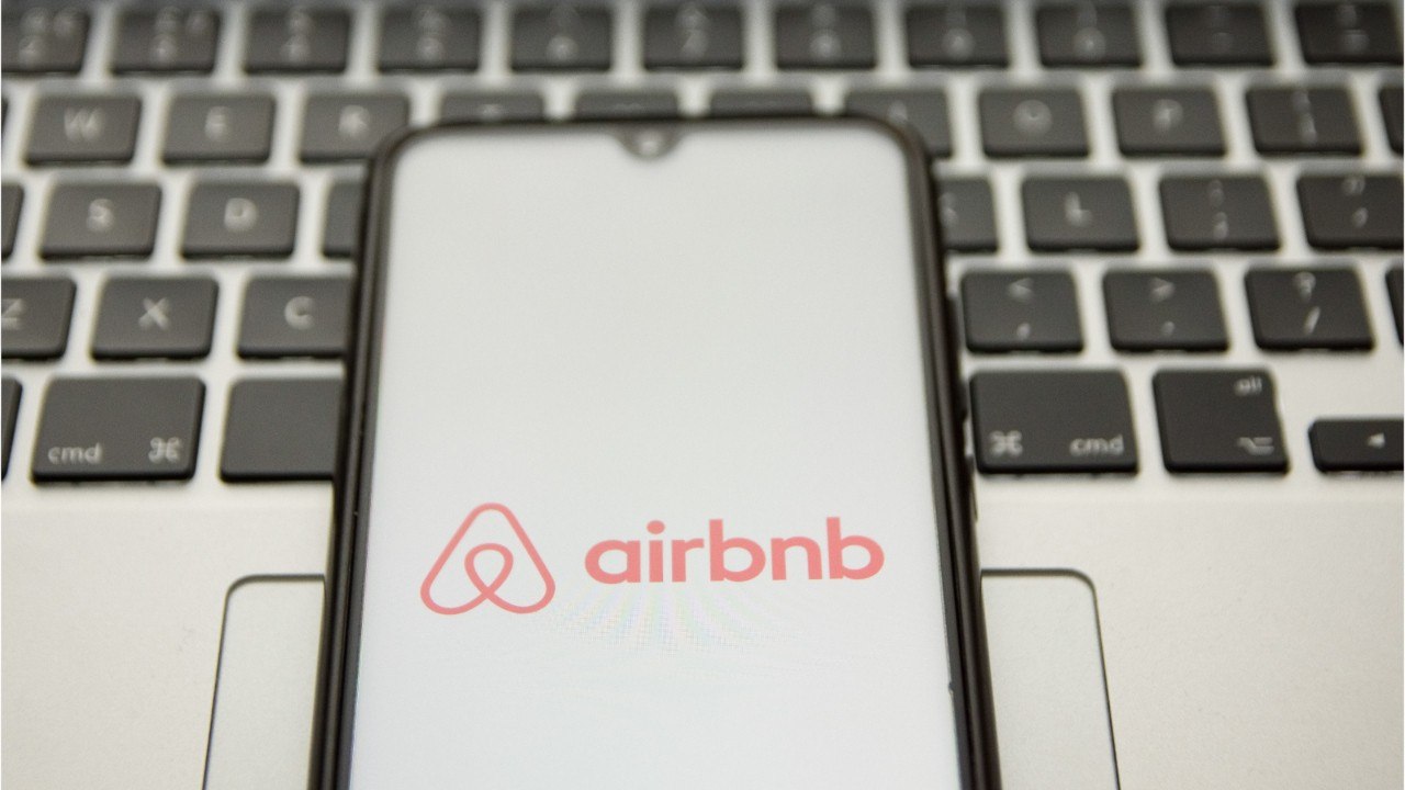 Airbnb : par solidarité, des milliers de personnes réservent des logements en Ukraine
