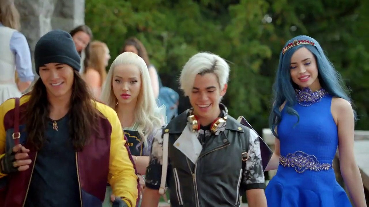 Descendants 2 Trailer (2) DF