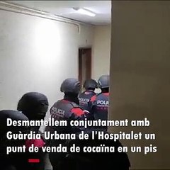 La policía cierra un punto de venta de drogas en L'Hospitalet