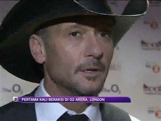 Pertama kali beraksi di O2 Arena, London