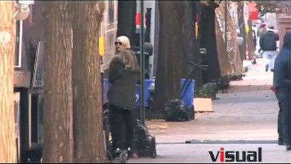 Taylor de Gossip girl fume pendant sa pause