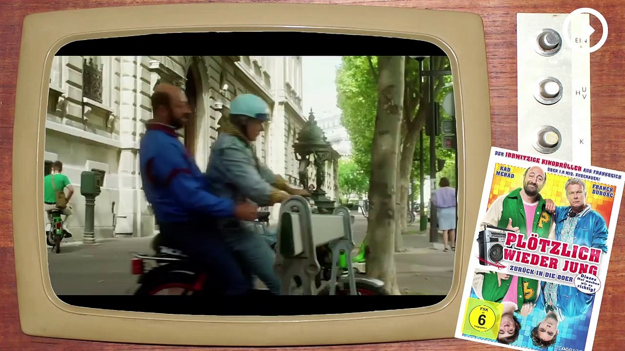 Singender Michael Fassbender in der FILMSTARTS Heimkino-Ecke