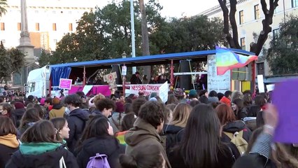 8 marzo, la protesta femminista contro la guerra: "Ci porterà a una crisi pesantissima"