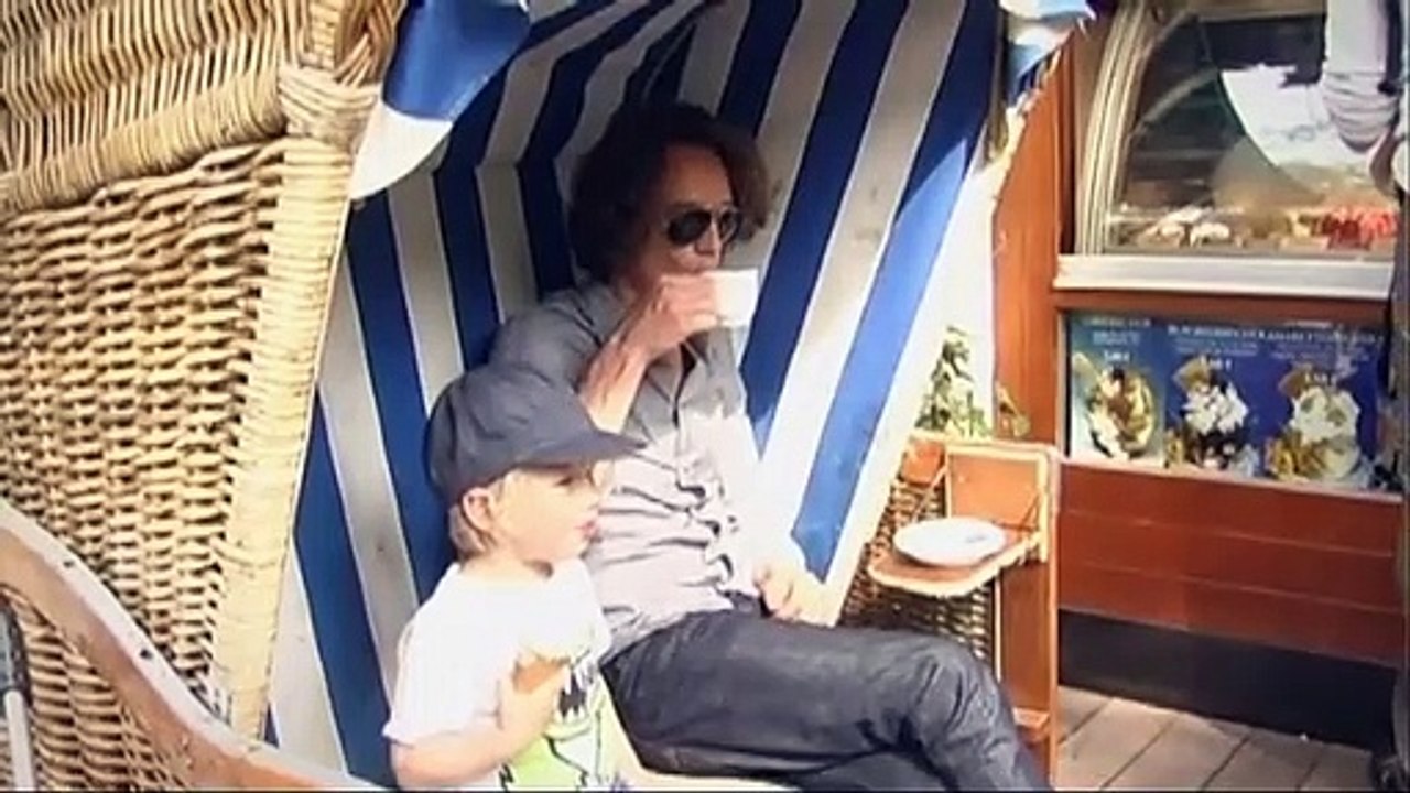 Im Kopfstand zum Glück Trailer DF