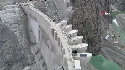 Yusufeli Barajı su tutma hazırlıkları devam ediyor