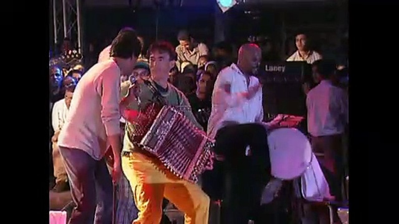 Hubert von Goisern - Brenna tuat's schon lang Trailer DF