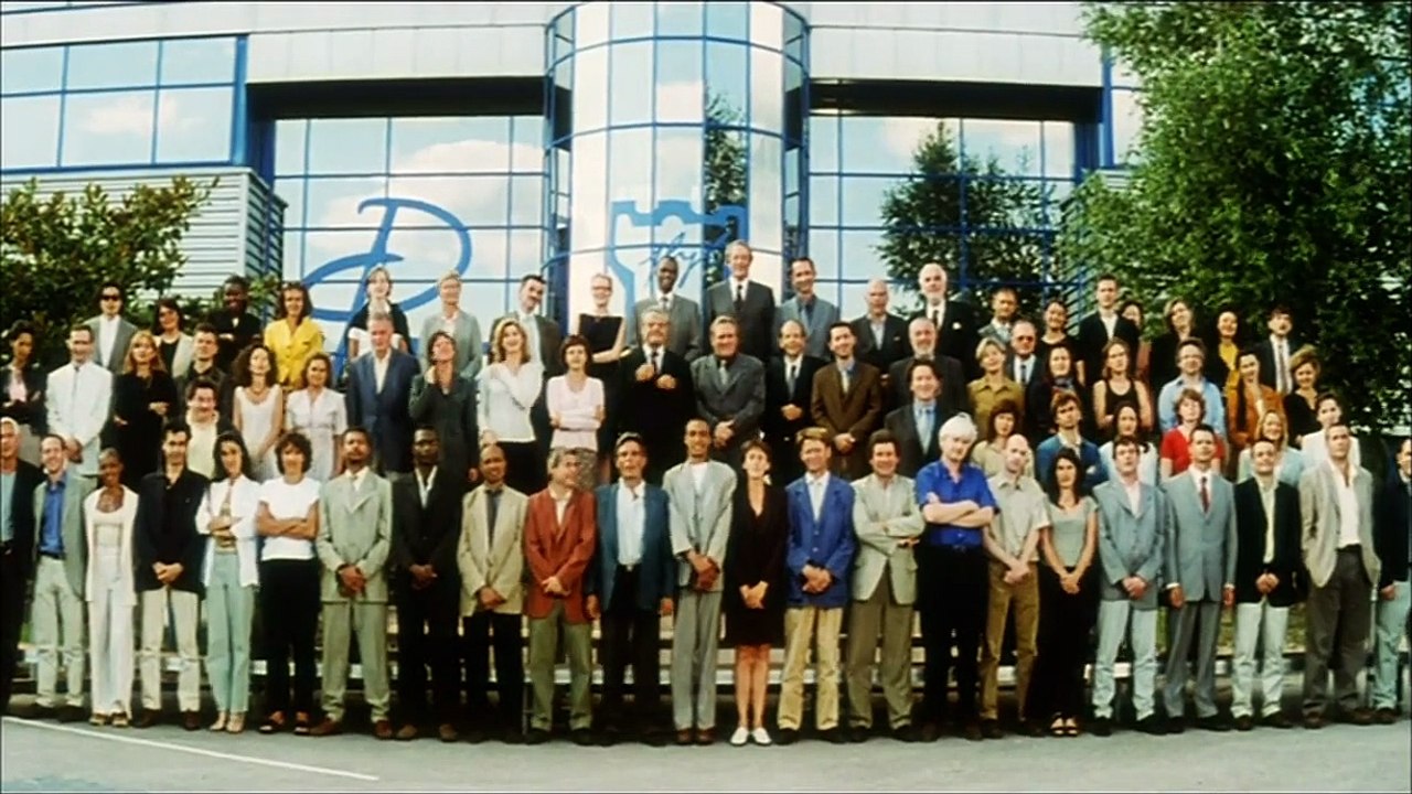 Ein Mann sieht rosa Trailer DF