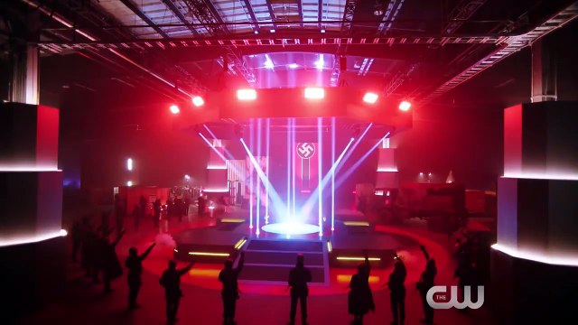 Crisis On Earth-X: Weiterer Trailer zum Crossover von Supergirl , Arrow , The Flash und Legends Of Tomorrow 2017