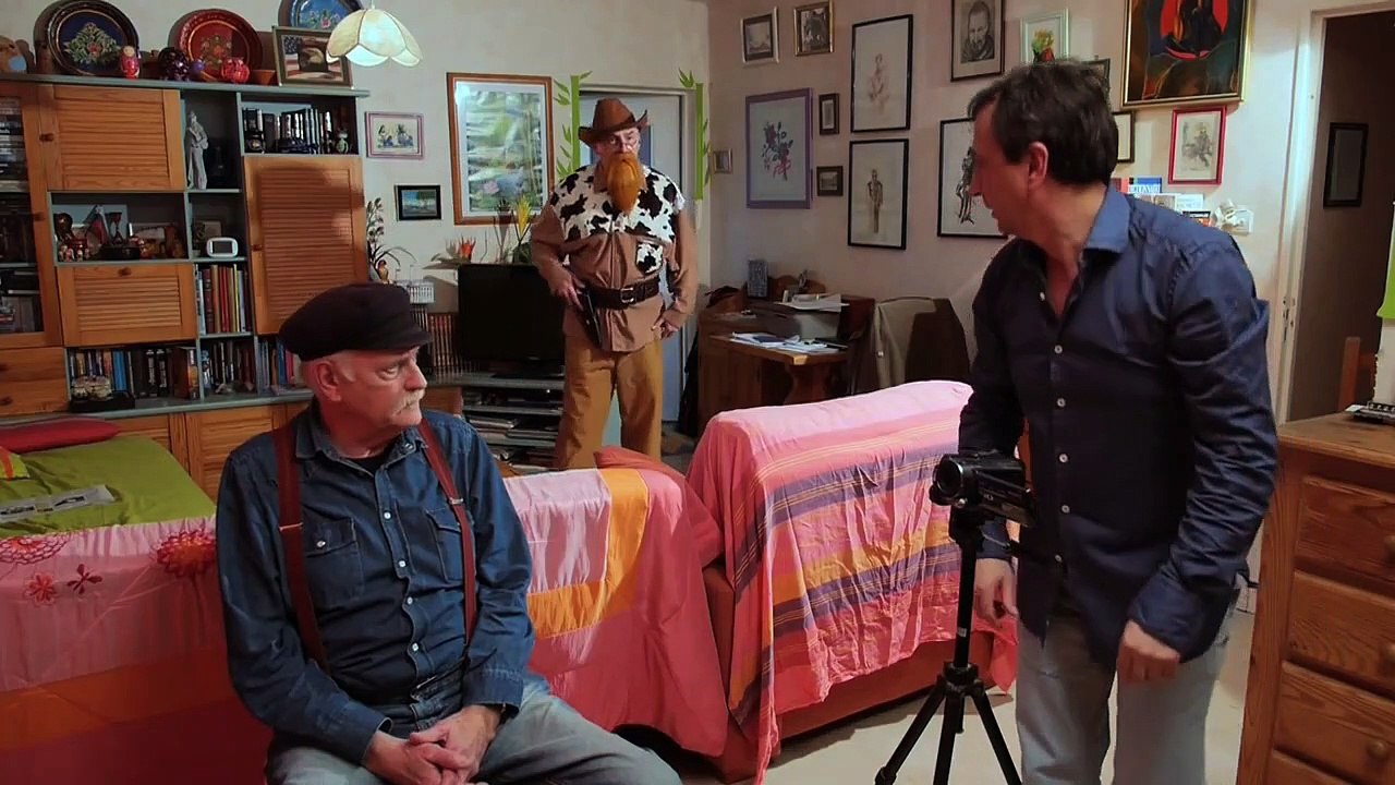 Du bleu, au-dessus des toits Trailer OV