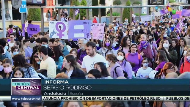 España: Decenas de ciudades se visten de violeta y exigen derechos en Día Internacional de la Mujer