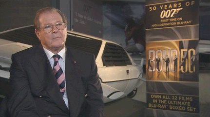 Roger Moore revient sur 50 ans de James Bond