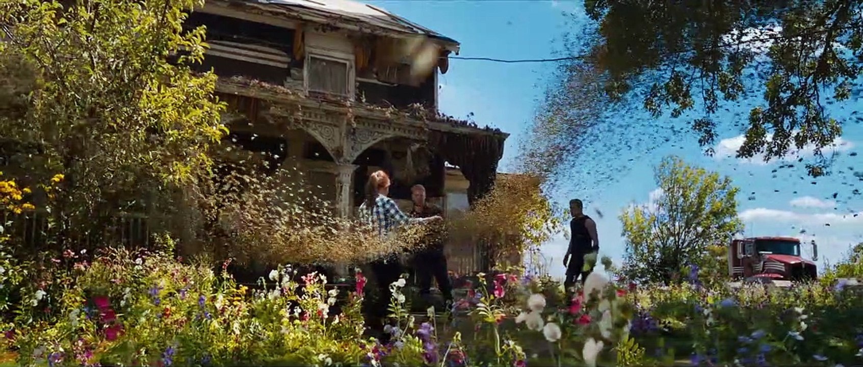 Jupiter Ascending Trailer (2) DF