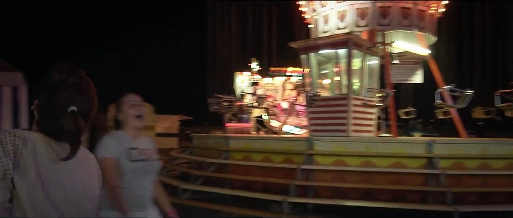 Und in der Mitte, da sind wir Trailer DF