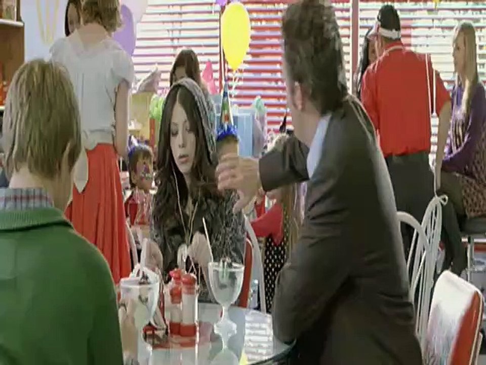 17 Again - Back to High School Trailer DF