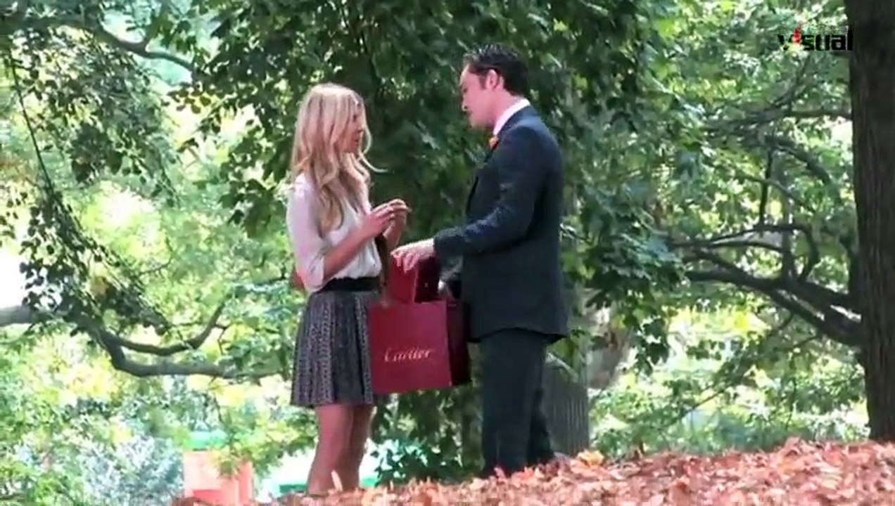 Gossip Girl tournage : Ed Westwick offre un cadeau à Clémence Poésy