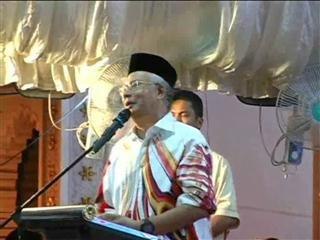 Najib luang masa di Restoran Nasi Kandar Beratur