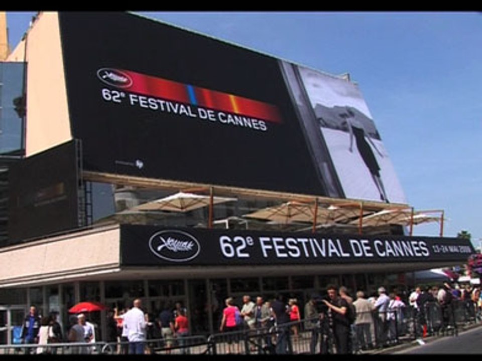VIDEO PUBLIC : Spécial Cannes 2009 avec Cindy Fabre " Trop contente de monter les marches " et Pierre Sarkozy près d’Aishwarya Rai à la soirée...