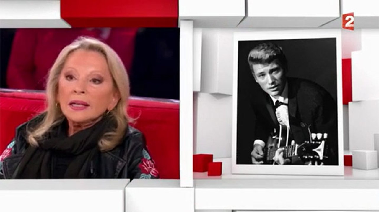 Véronique Sanson évoque Johnny Hallyday dans Vivement Dimanche prochain diffusé le 24 décembre 2017.