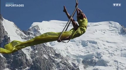 Zapping du 23/07 : Un défilé de haute couture suspendu dans les airs