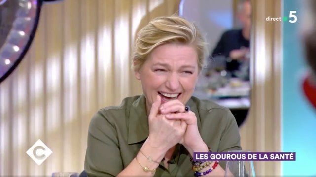 Une nouvelle tendance insolite provoque l'hilarité d'Anne-Elisabeth Lemoine dans C à Vous