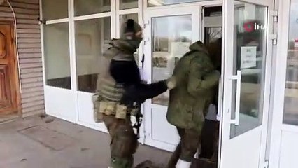 Rus askerleri, Ukrayna’daki televizyon kanallarını ve radyoları ele geçirmeye başladı