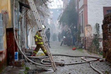 Ayvalık'ta ev yangını korkuttu