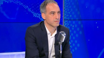 Pour Raphaël Glucksmann, "il faut frapper l'ensemble des oligarques, qui sont les piliers du régime" de Vladimir Poutine