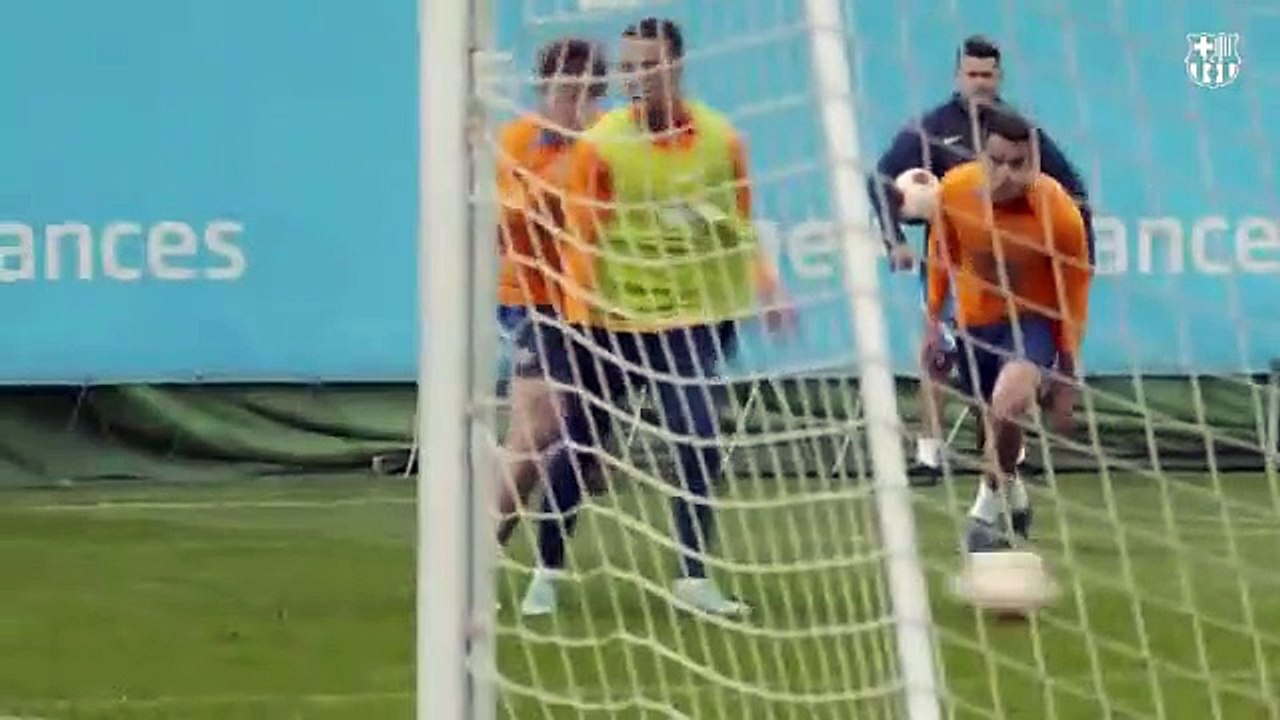 Los detalles de Sergiño Dest en el entrenamiento / FCB