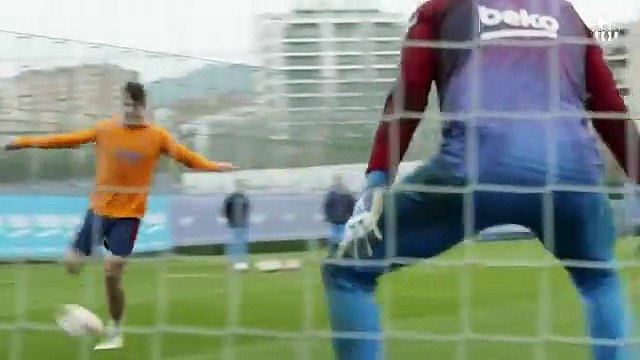 Los dos golazos de Nico en el entrenamiento / FCB