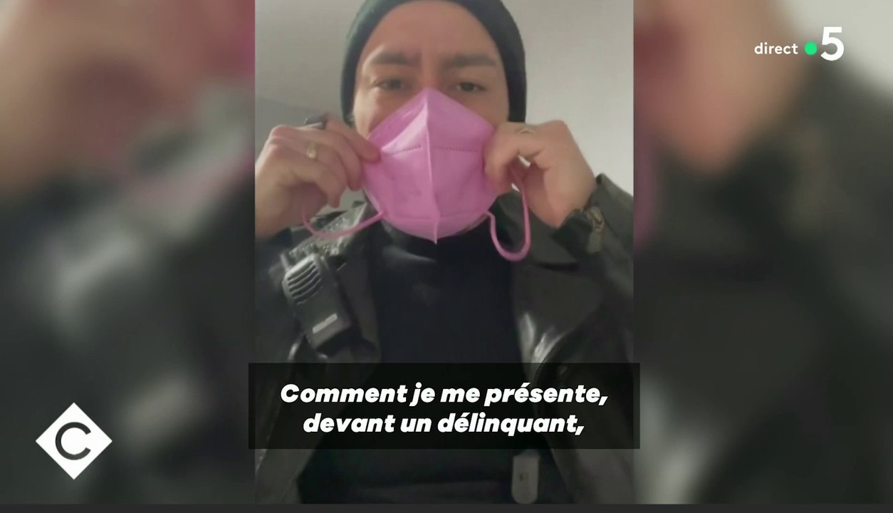 Zapping du 20/01 : En colère, les policiers italiens refusent de porter des masques... roses