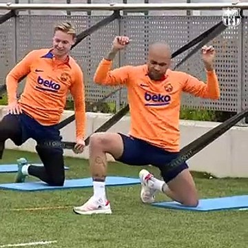 El baile de Dani Alves en el entrenamiento / FCB