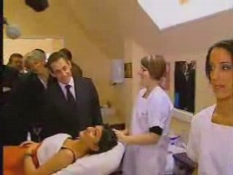 elle refuse de serrer la main de sarkozy