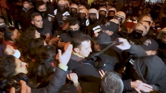 Ribuan Perempuan di Turki Melawan Diskriminasi dan Kekerasan