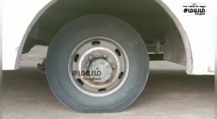 பஸ்ஸுக்கு காற்று அடிக்க காசு இல்லை; நடுவழியில் தத்தளித்த பயணிகள்!